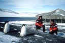 Le rêve d'un homme est devenu une réalité. Peut-être pense-t-il déjà à ses prochaines aventures polaires et à sa grande traversée de la banquise arctique qu'il entreprendra en 2002 ?